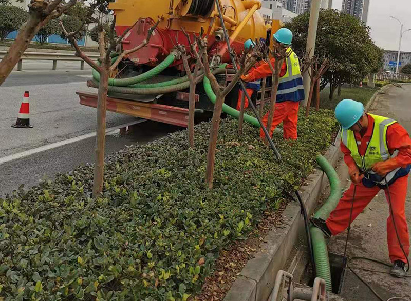 温宿市政管道清淤